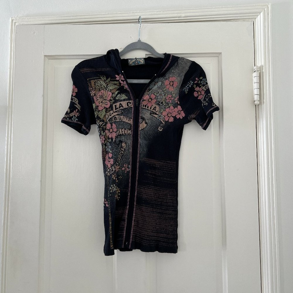 Vanilla Sugar Graphic Zip-up Top